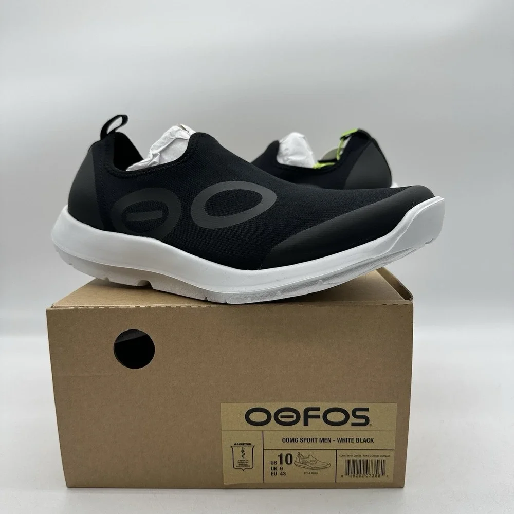 NIB Oofos OOMG Sport 5085 Men's Size 10 Recovery Slip On Shoes Black White